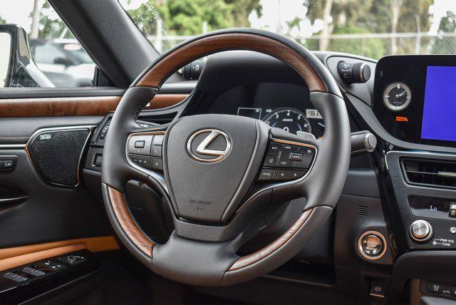 new 2025 Lexus ES 350 car, priced at $54,739