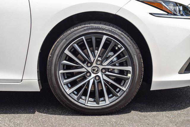 new 2025 Lexus ES 300h car, priced at $49,399