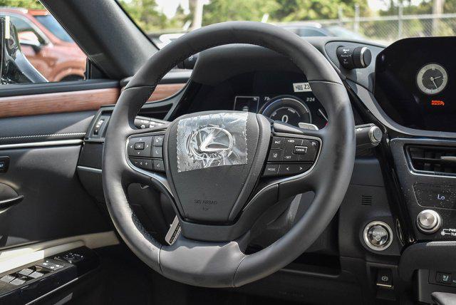 new 2025 Lexus ES 300h car, priced at $49,399