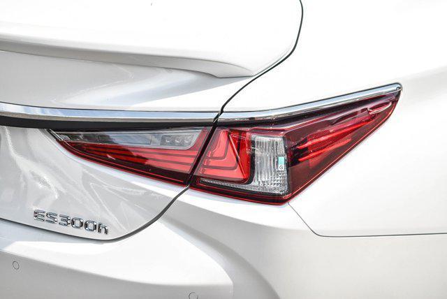 new 2025 Lexus ES 300h car, priced at $49,399
