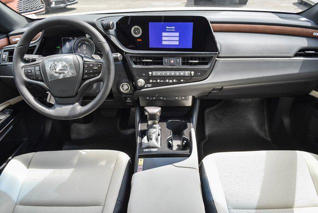 new 2025 Lexus ES 300h car, priced at $49,399