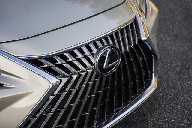 new 2025 Lexus ES 300h car, priced at $48,479