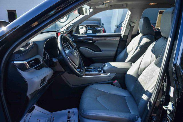 used 2022 Toyota Highlander car, priced at $40,995