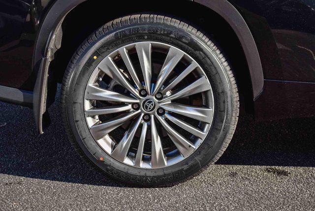 used 2022 Toyota Highlander car, priced at $40,995