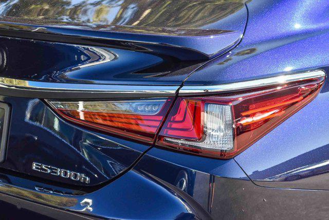 new 2025 Lexus ES 300h car, priced at $49,104