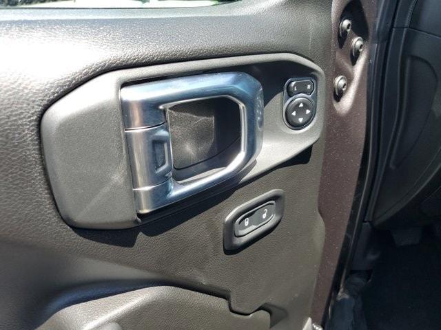 new 2025 Jeep Wrangler car, priced at $50,674