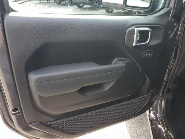 new 2025 Jeep Gladiator car, priced at $42,385