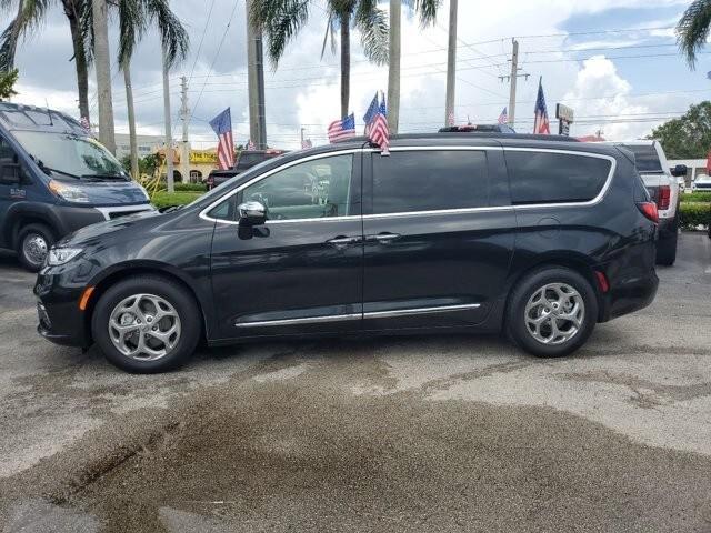 used 2023 Chrysler Pacifica car, priced at $30,995