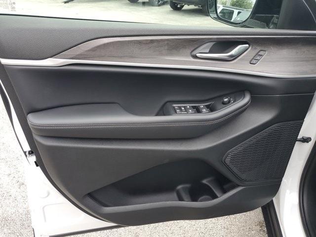 new 2025 Jeep Grand Cherokee car, priced at $47,690