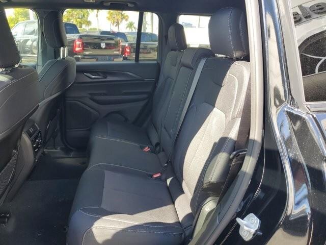 new 2025 Jeep Grand Cherokee car, priced at $40,049