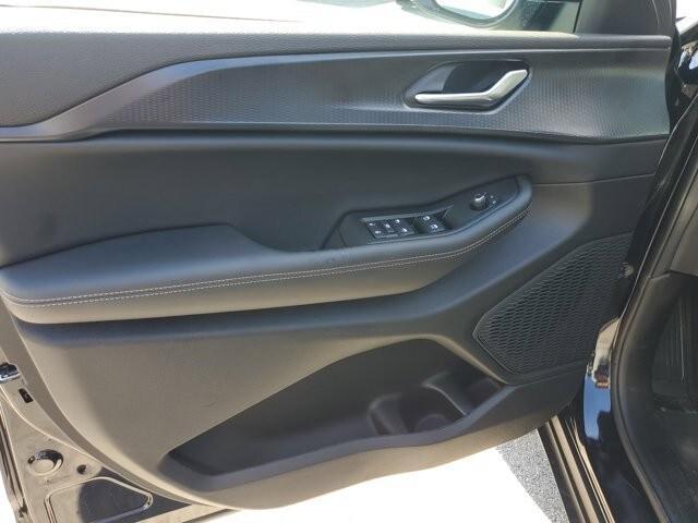 new 2025 Jeep Grand Cherokee car, priced at $40,049