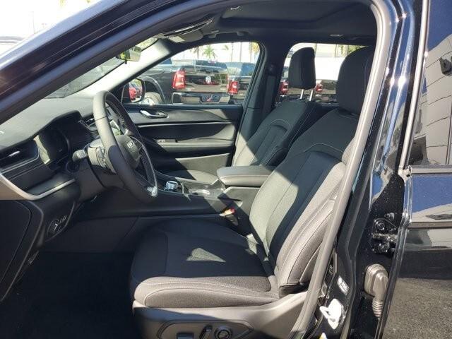 new 2025 Jeep Grand Cherokee car, priced at $40,049