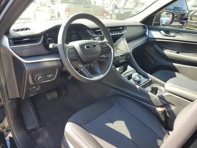 new 2025 Jeep Grand Cherokee car, priced at $40,049