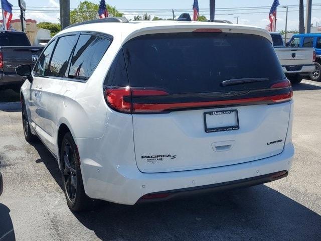 new 2024 Chrysler Pacifica car, priced at $51,061