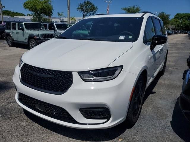 new 2024 Chrysler Pacifica car, priced at $52,061