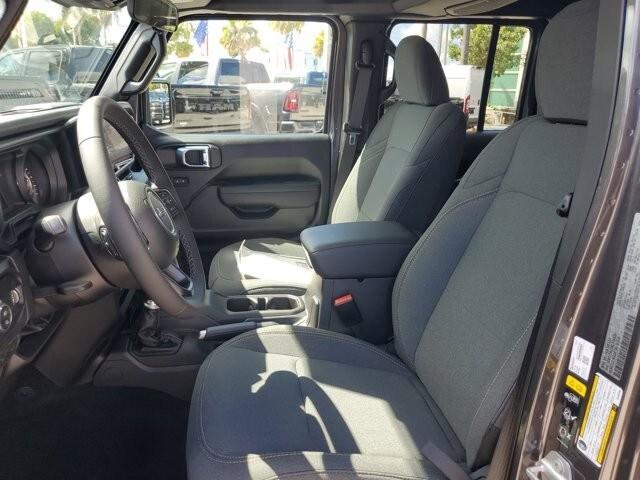 new 2025 Jeep Gladiator car, priced at $45,050