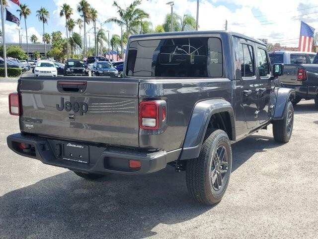 new 2025 Jeep Gladiator car, priced at $45,050