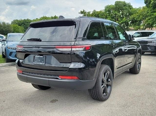 new 2024 Jeep Grand Cherokee car, priced at $45,900