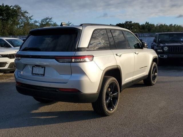 new 2024 Jeep Grand Cherokee car, priced at $43,112