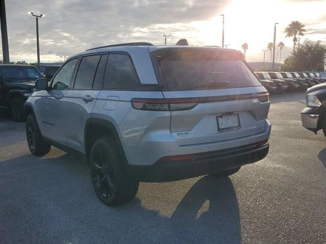 new 2024 Jeep Grand Cherokee car, priced at $43,112