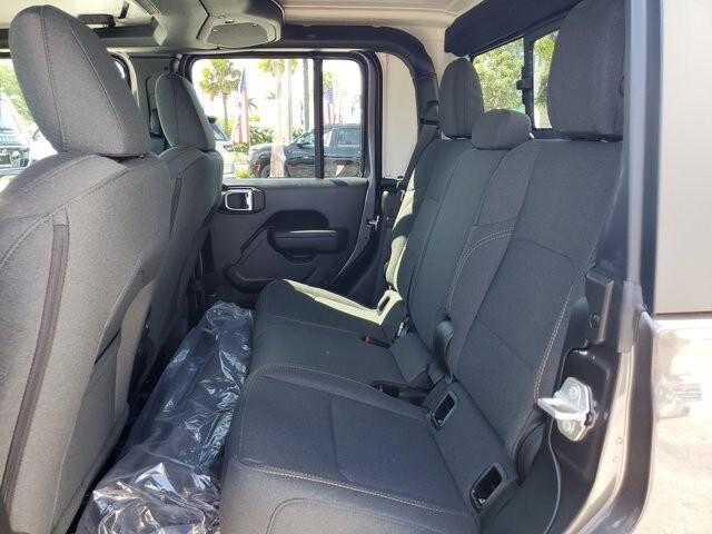 new 2025 Jeep Gladiator car, priced at $43,434