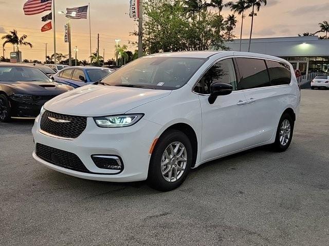 new 2024 Chrysler Pacifica car, priced at $40,834