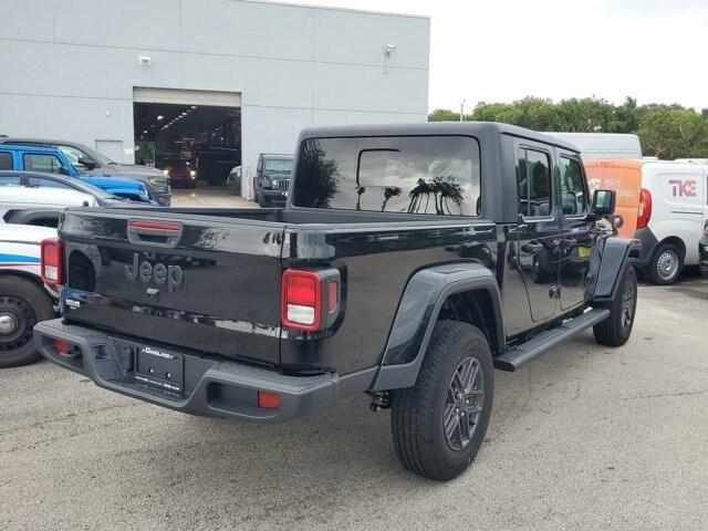 new 2024 Jeep Gladiator car, priced at $45,447