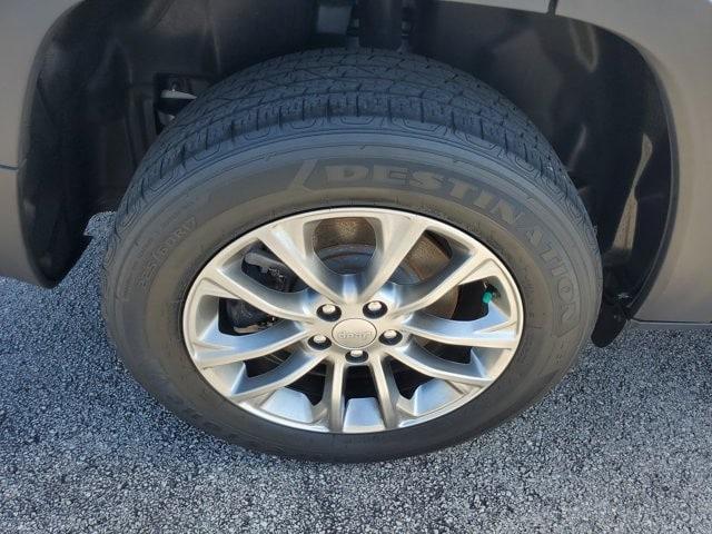 used 2021 Jeep Cherokee car, priced at $18,995