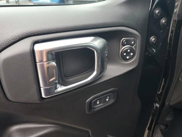 new 2025 Jeep Wrangler car, priced at $49,175