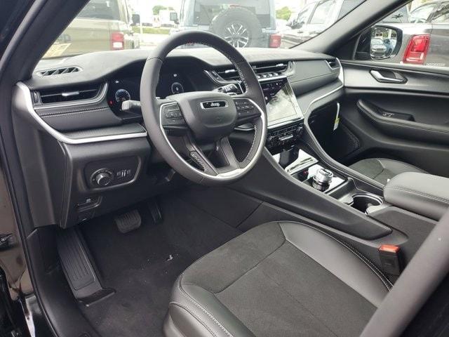 new 2025 Jeep Grand Cherokee car, priced at $44,871