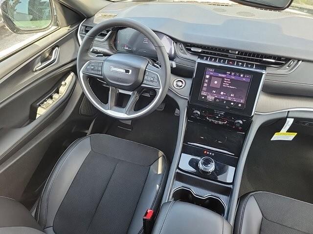 new 2024 Jeep Grand Cherokee car, priced at $37,950