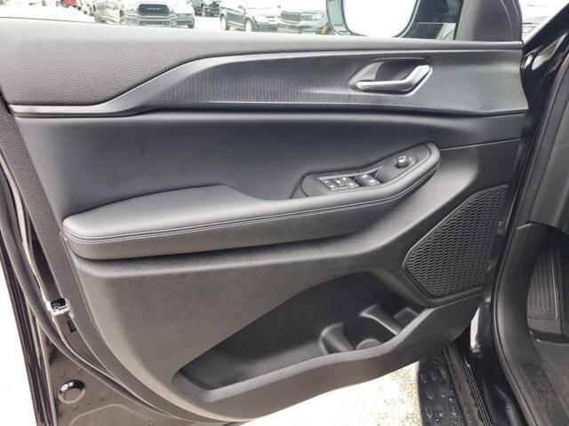 new 2024 Jeep Grand Cherokee car, priced at $38,040