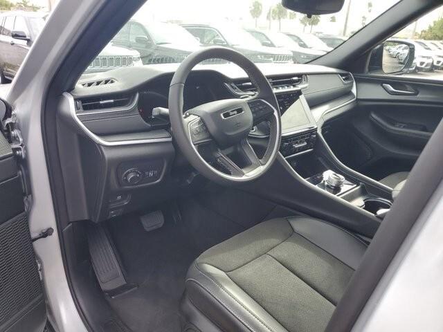 new 2024 Jeep Grand Cherokee car, priced at $37,950