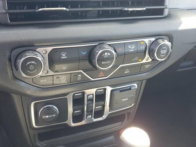 new 2025 Jeep Gladiator car, priced at $42,174