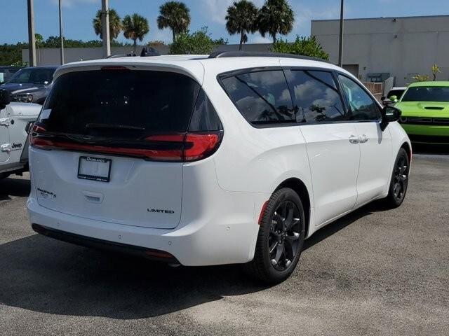 new 2024 Chrysler Pacifica car, priced at $50,561