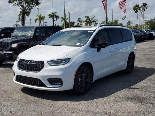 new 2024 Chrysler Pacifica car, priced at $51,061