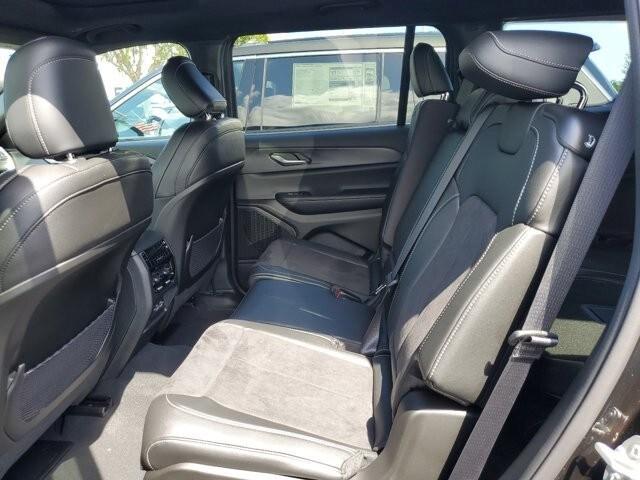 new 2024 Jeep Grand Cherokee L car, priced at $40,248