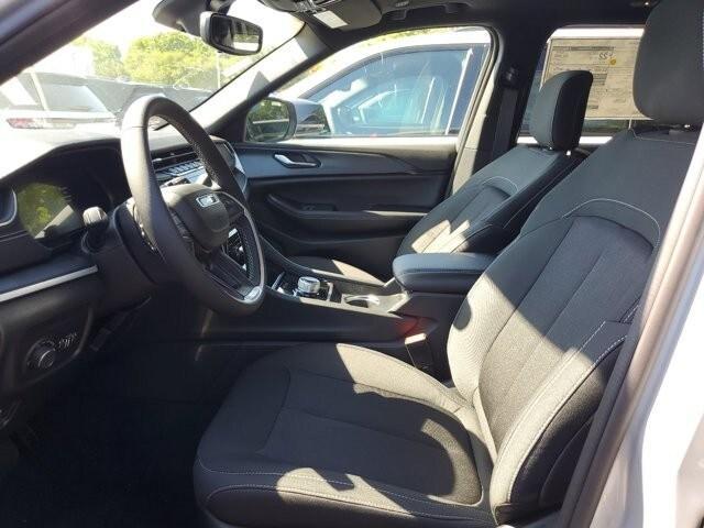 new 2024 Jeep Grand Cherokee car, priced at $39,002