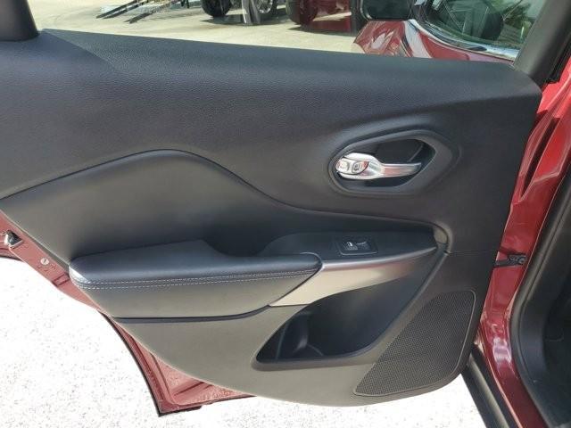 used 2019 Jeep Cherokee car, priced at $12,995