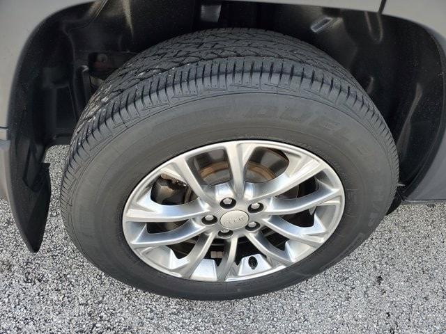 used 2019 Jeep Cherokee car, priced at $12,995