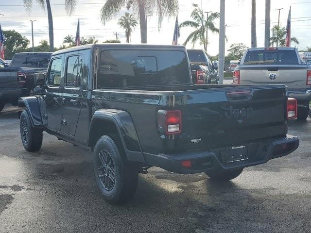 new 2025 Jeep Gladiator car, priced at $45,050