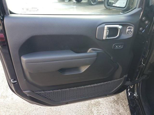 new 2025 Jeep Gladiator car, priced at $45,050