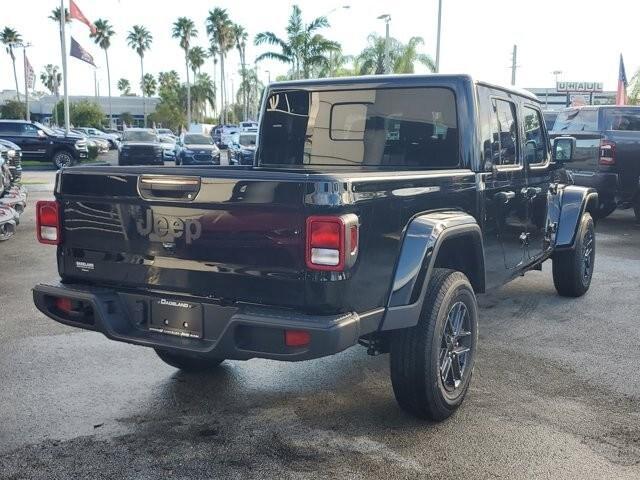 new 2025 Jeep Gladiator car, priced at $47,680
