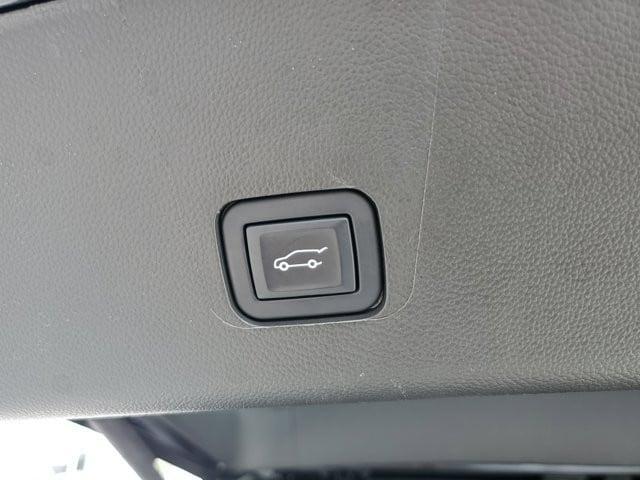 used 2023 Chevrolet Traverse car, priced at $27,550