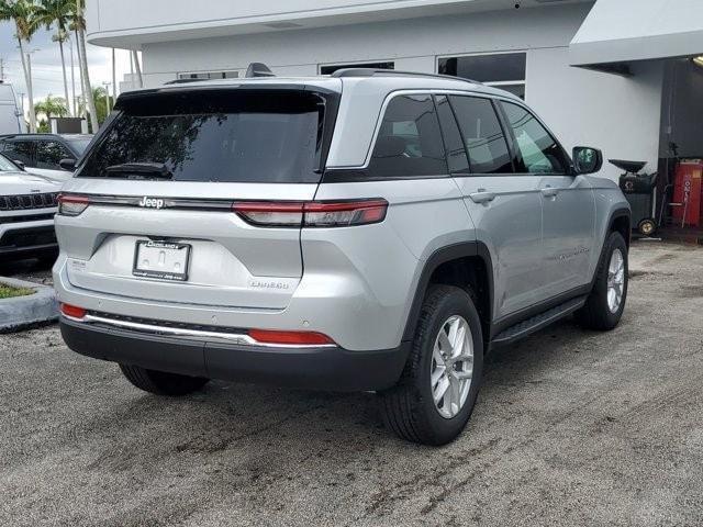 new 2024 Jeep Grand Cherokee car, priced at $38,002