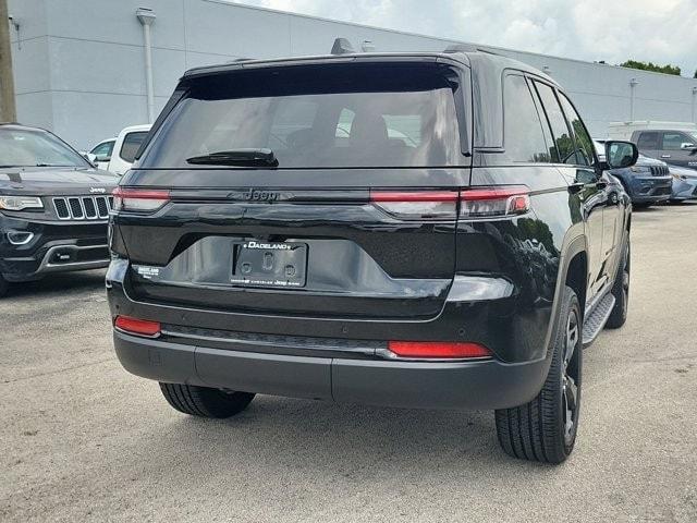 new 2024 Jeep Grand Cherokee car, priced at $45,450