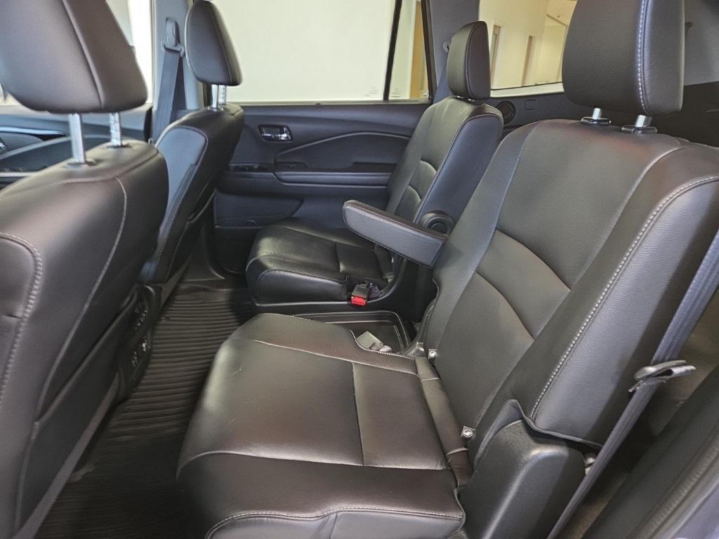 used 2022 Honda Pilot car, priced at $29,995