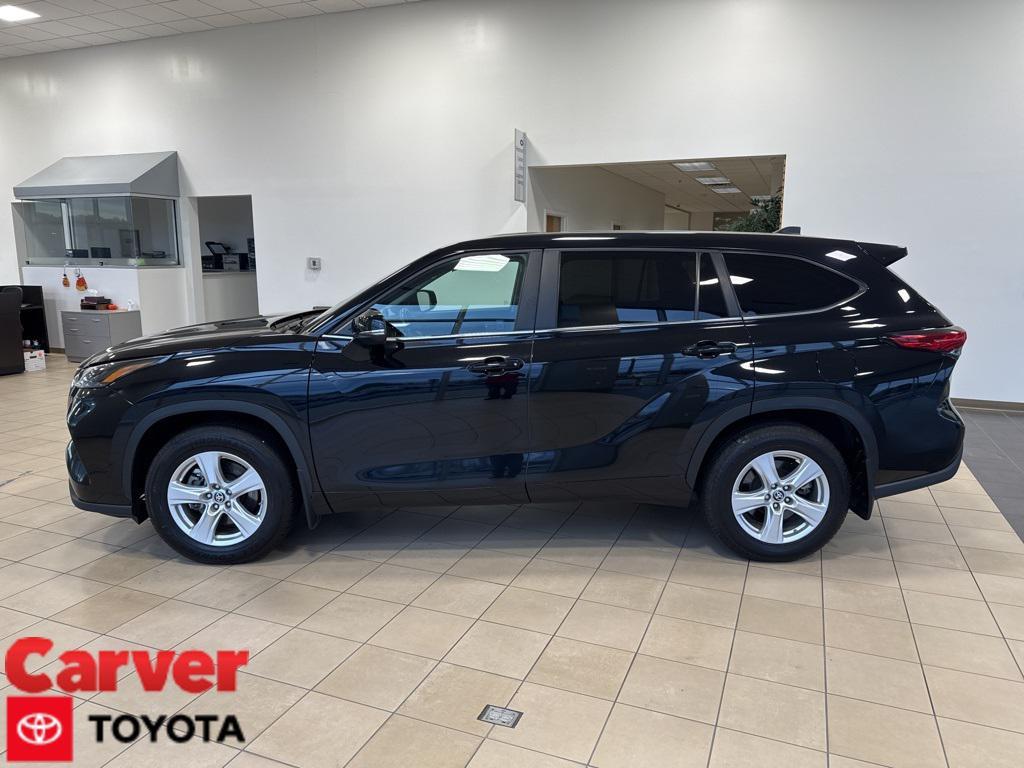 used 2023 Toyota Highlander car, priced at $32,986