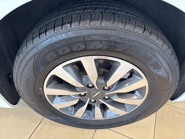 used 2021 Chrysler Pacifica Hybrid car, priced at $23,314