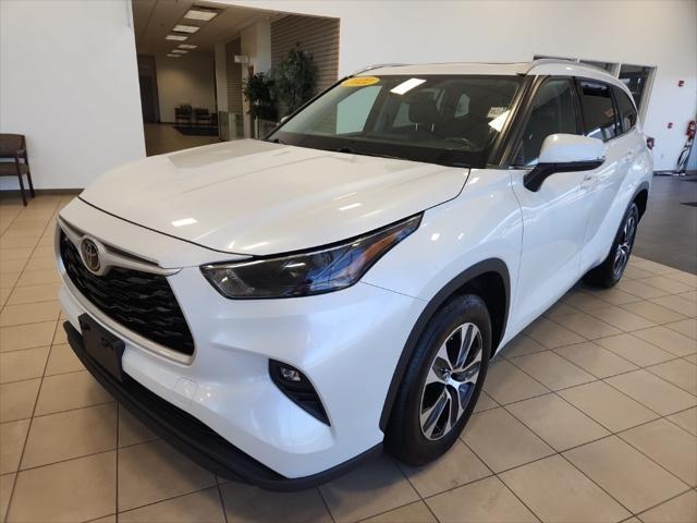 used 2022 Toyota Highlander car, priced at $33,295